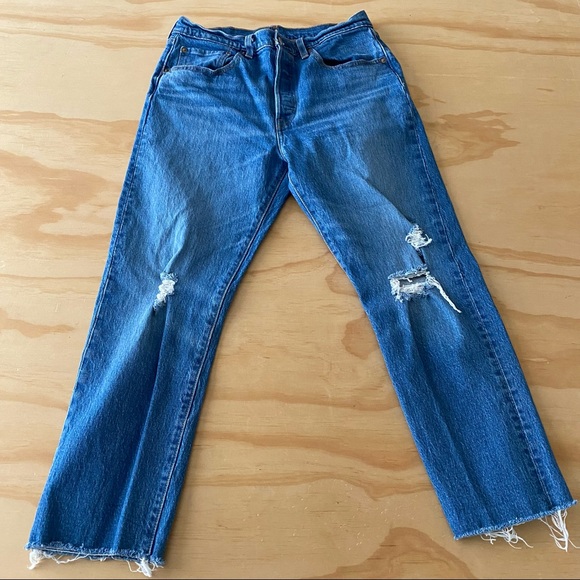 Levi's 501 Womens Distressed Button Fly Raw Hem Medium Wash Jeans Size 30 - Picture 4 of 10